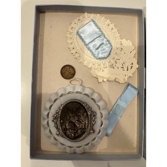 Vintage Catholic Cradle Medal Guardian Angel Baby Crib Set w/ Box - Picture 3 of 3